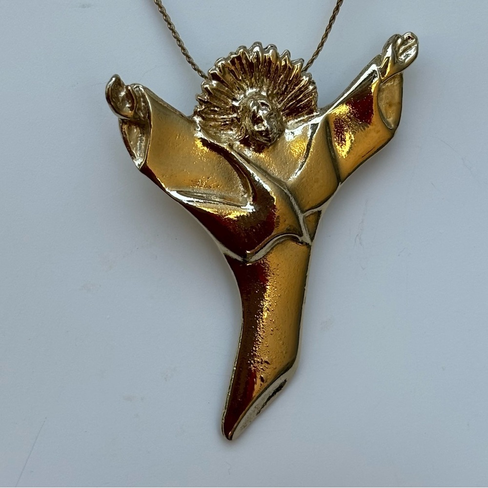 Risen Christ pendant. Hi-Gloss. Signed by artist Valerie Skidmore